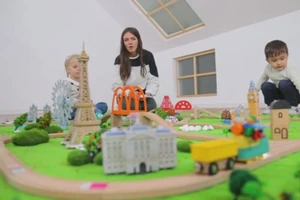 Moloch Rail Car: Let Children Build Their Own Urban Transportation
