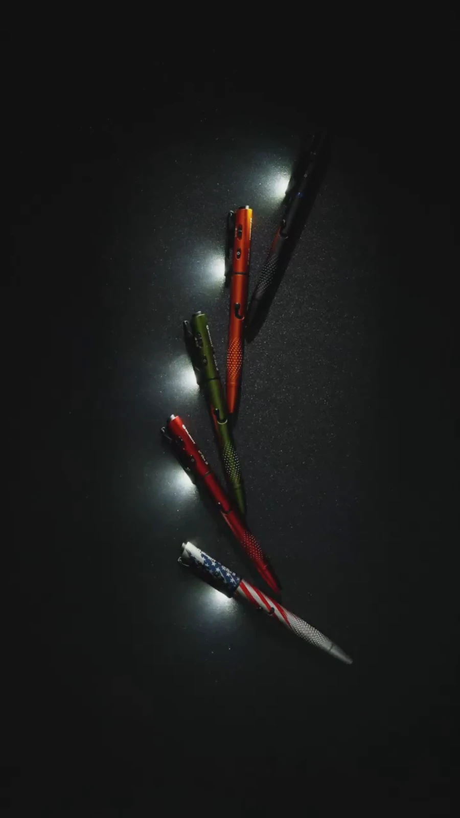 OLIGHT 便携灯工具的光源与多色产品细节关键帧