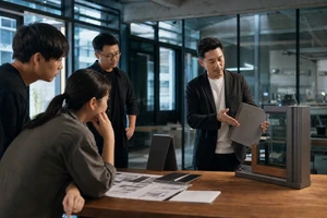 深圳公司宣传片拍摄怎么定？创意总监用人物线索替代空镜堆叠