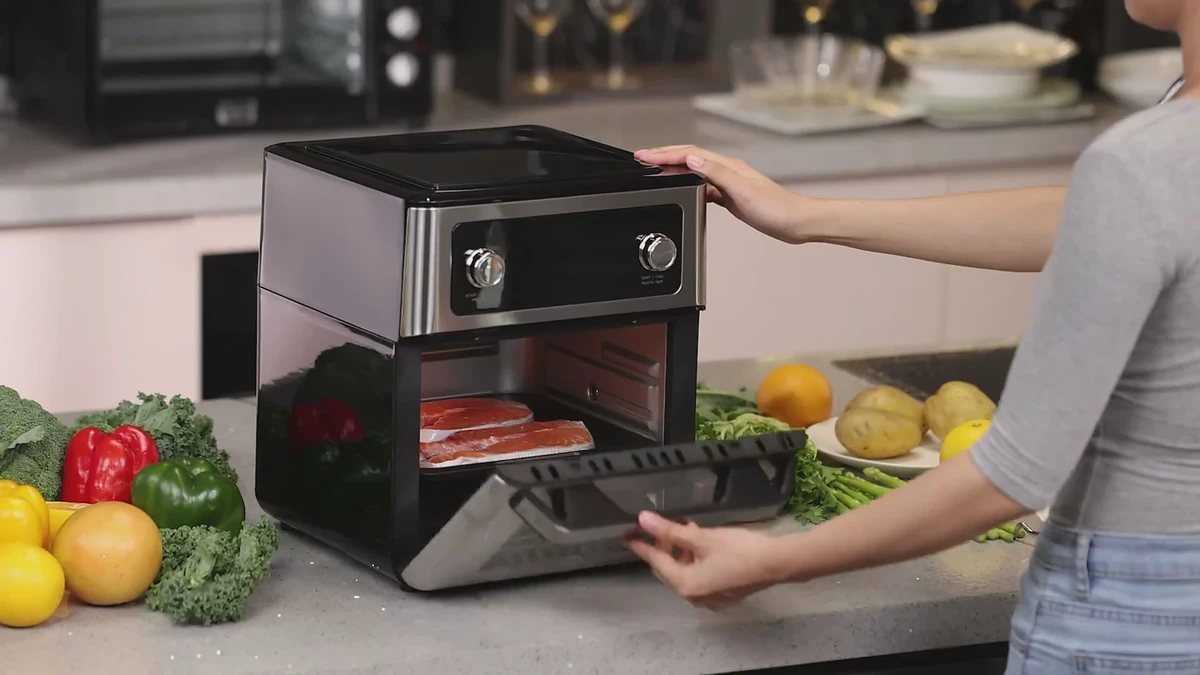 Multi-ingredient product demonstration scene from the FO12B dual-cavity air fryer case