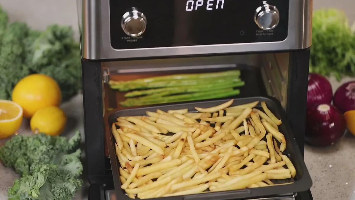 Cooking result display from the FO12B air fryer product video