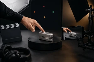先把手机调成静音：深圳亚马逊产品主图视频拍摄公司的卖点重排幕后