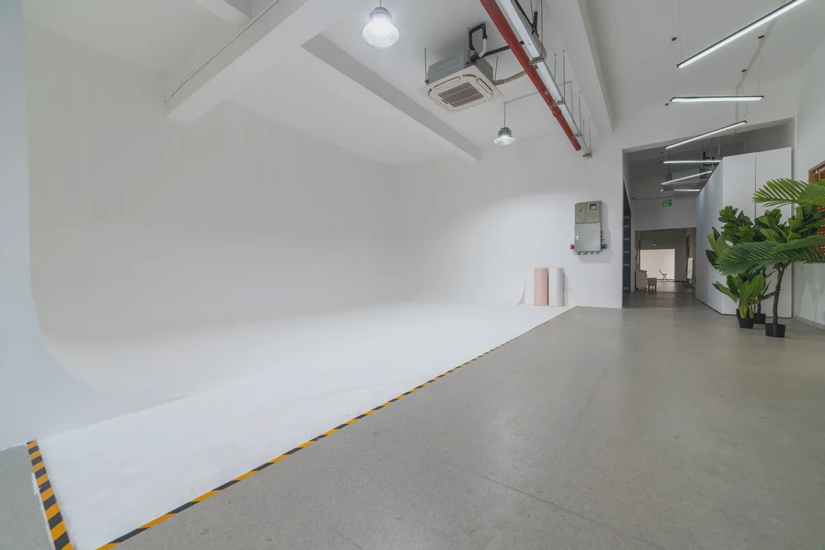 U-STUDIO 64 平方米无影白棚正面全景