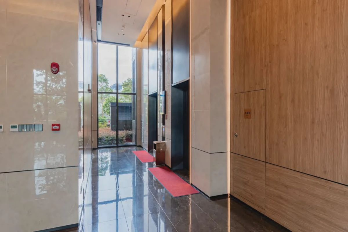 Tiantian & Xiyou · 20 · Lift lobby, Phase 2