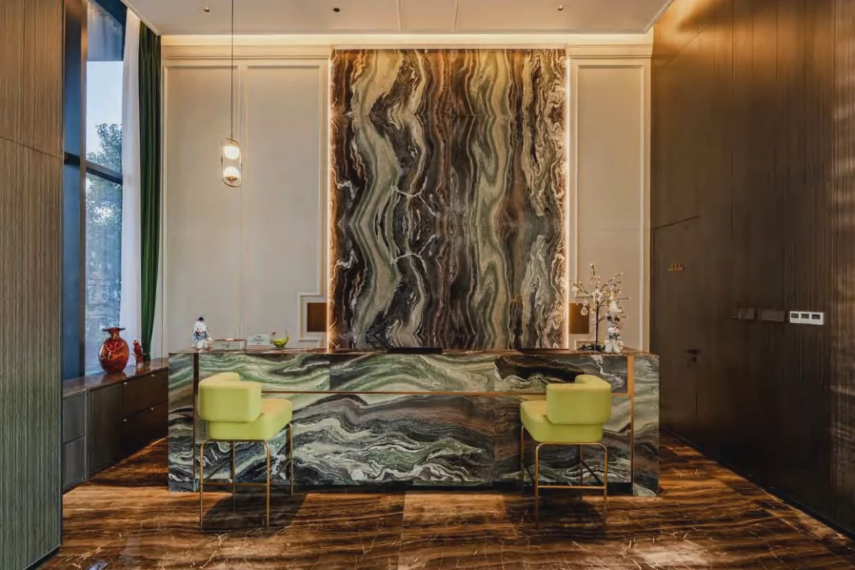 Tiantian & Xiyou · 19 · Apartment lobby