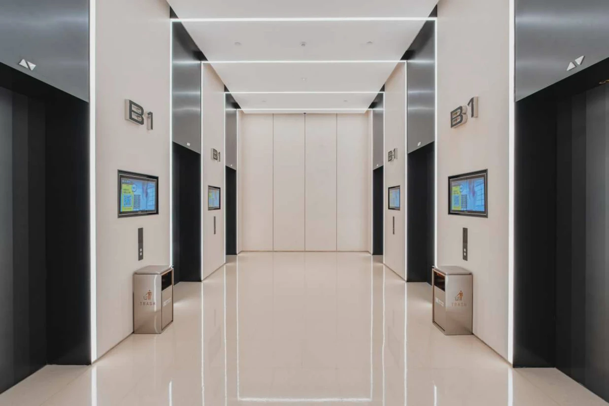 Tiantian & Xiyou · 18 · Lift lobby, Phase 3