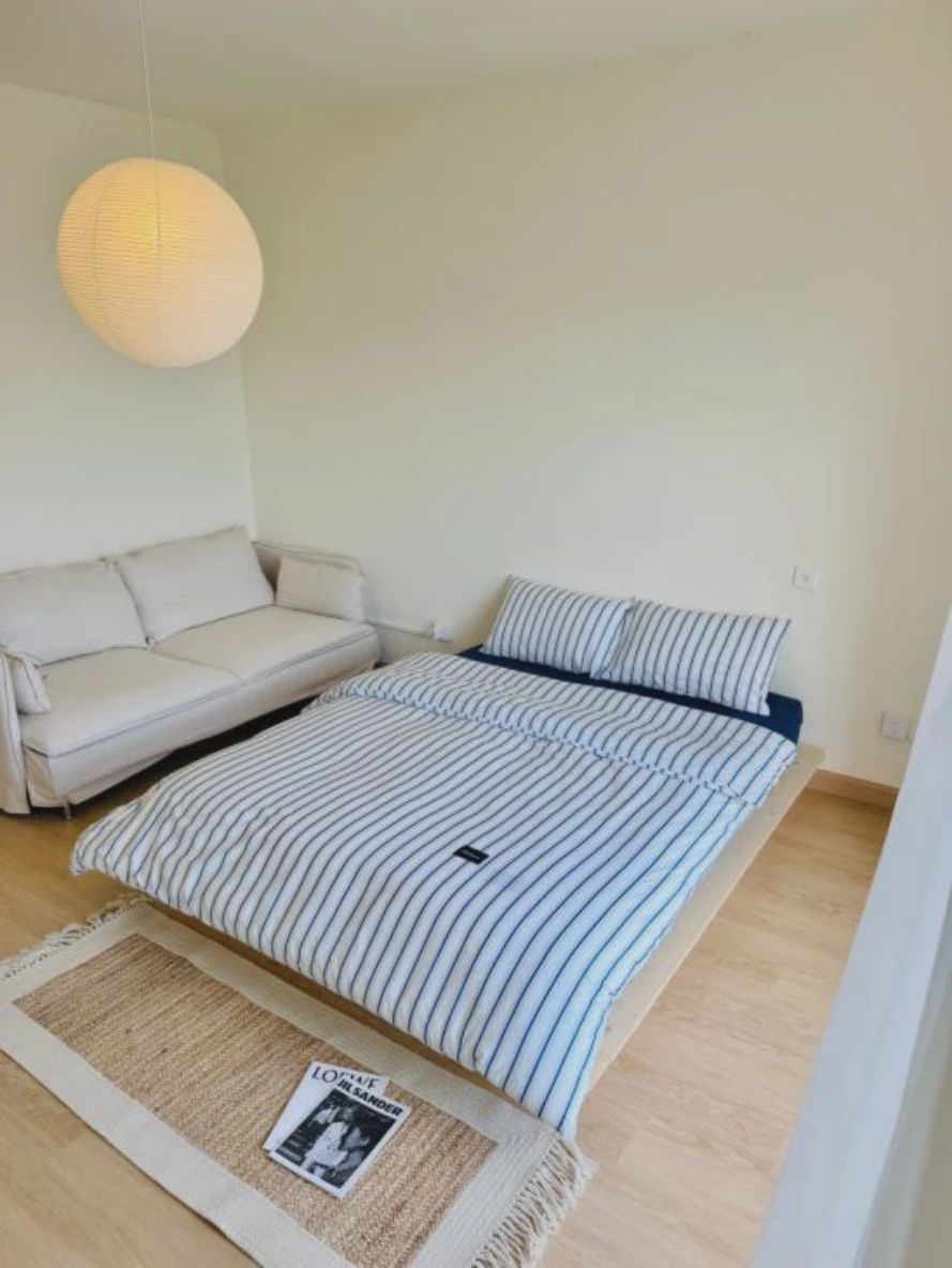 DAY 8 Studio · 09 · Upstairs main bedroom